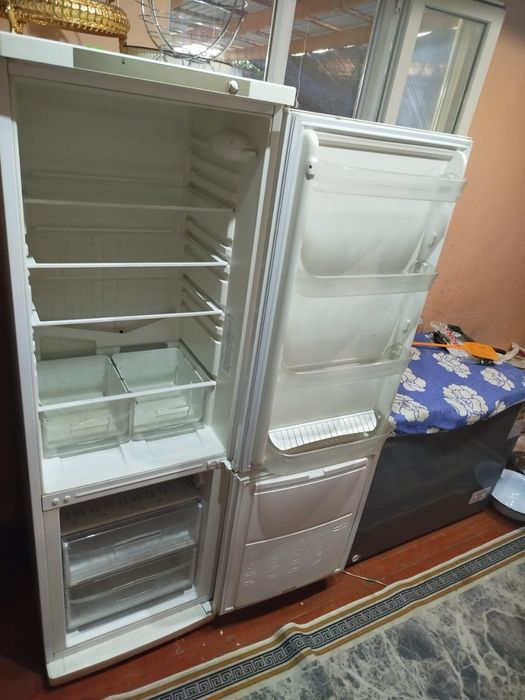 Холодильник Indesit