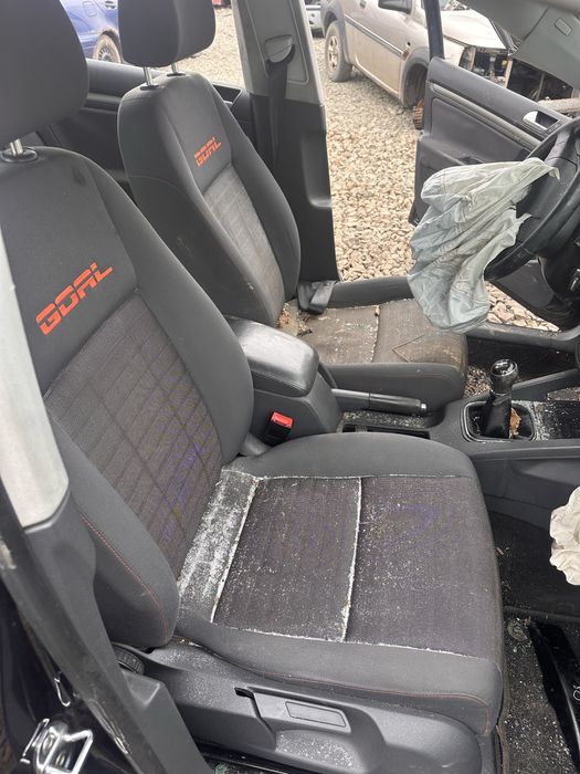 Dezmembrez Volkswagen Golf 5