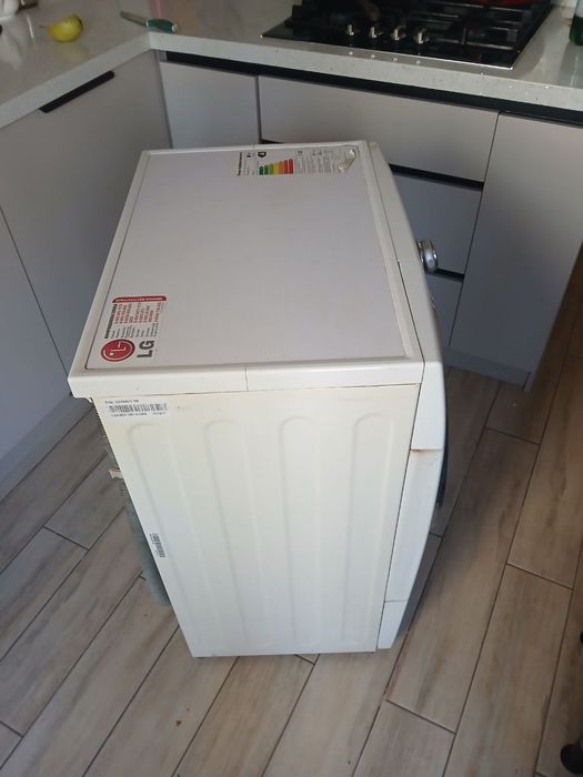 Срочно продам стиралку LG 6кг в хорошем состоянии