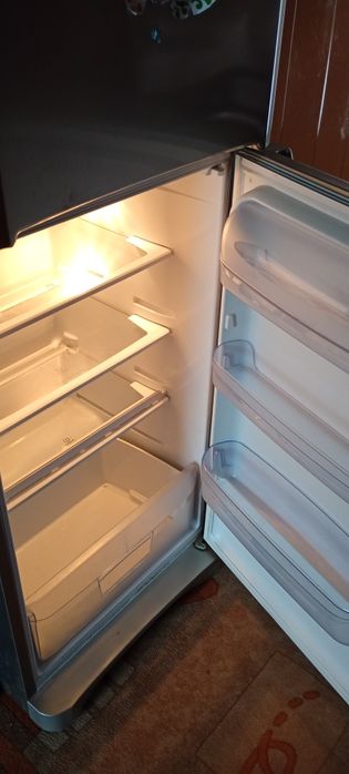 Хладилник indesit с горна камера