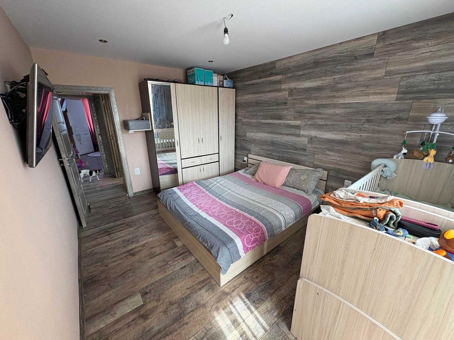 Продавам тристаен апартамент в гр. Перник кв. Изток