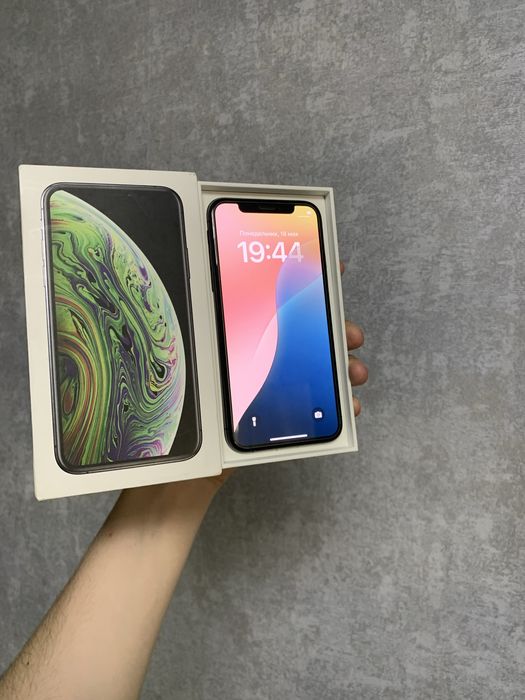 продам айфон xs.
