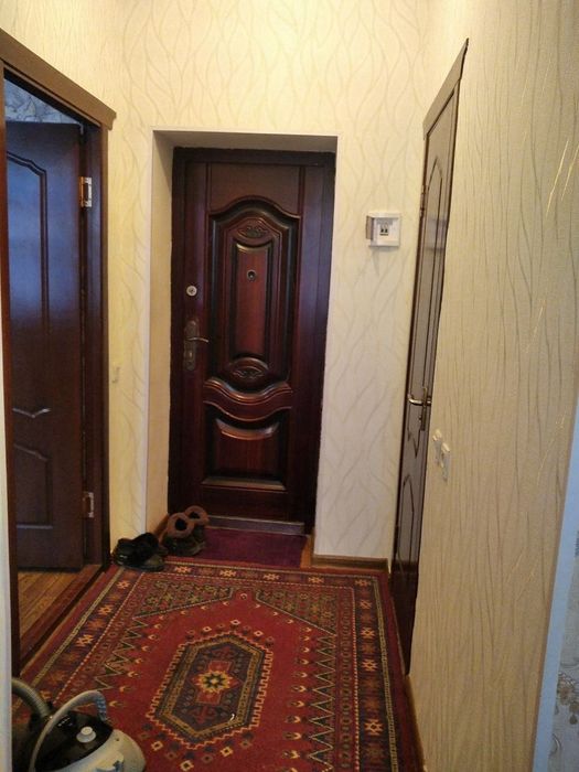 Bux 5-mikrarayon A.Somiy 2/3-5, 35-maktab yon tomoni  2-etaj 1 xonali