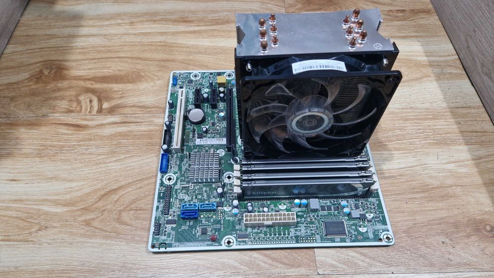 Vand CPU i7 model i7-4790 la 200lei