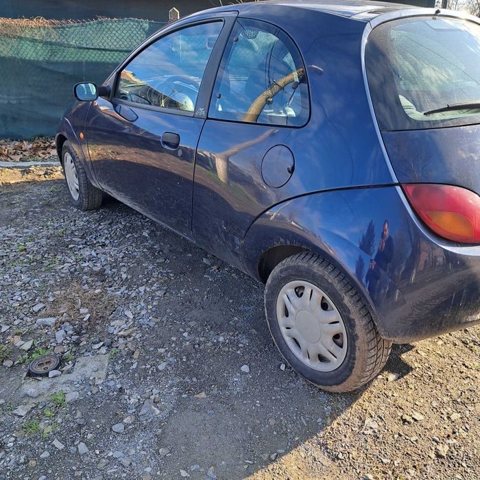 Продавам Форд Ка