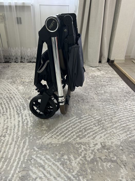 Продам коляску 3 в 1