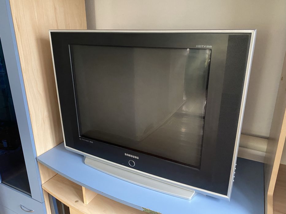 Продам телевизор с тв приставкой