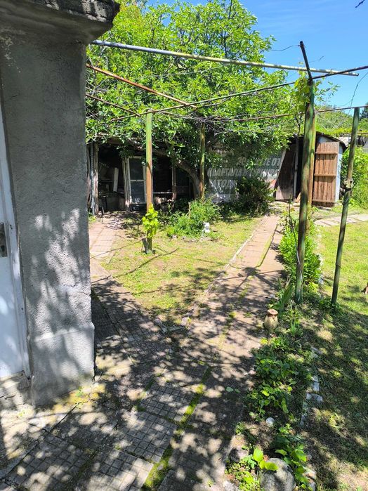 Продавам Вила в гр. Шумен местност ,,Под Манастира"