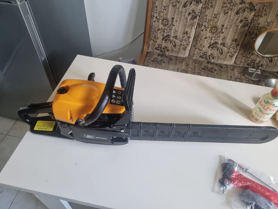 Vând drujbe pe benzină și pe acumulator