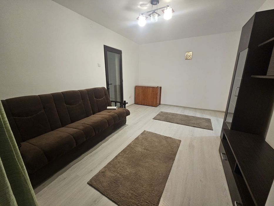 Apartament 2 cam. proaspat renovat, complet utilat, et. 1-Podul de Piatra-vizavi de cladirea NOC