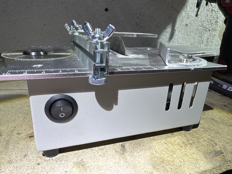 Mini circular pentru lemn/metal