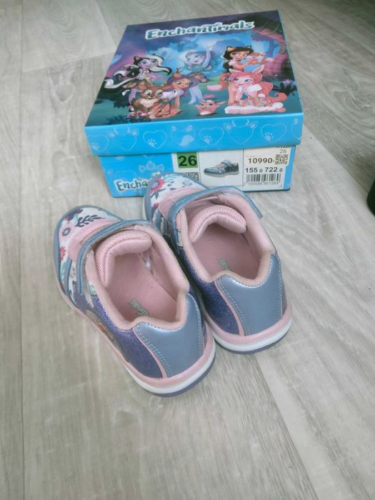 Продам кроссовки для девочки 26 р