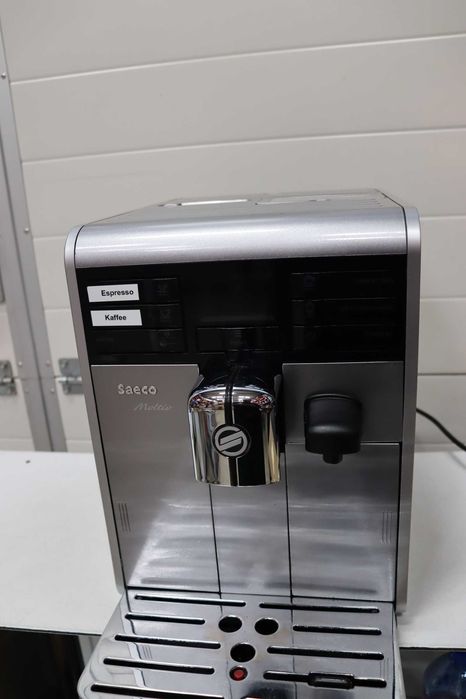 Кафеавтомат Saeco Moltio HD8777,  кафемашина 1850W, Керамични мелнички, 15 бара, Черен/Сребрист