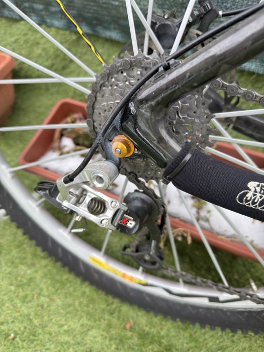 Карбонов Scott рамка 17,5 инча ,26 цола гуми.