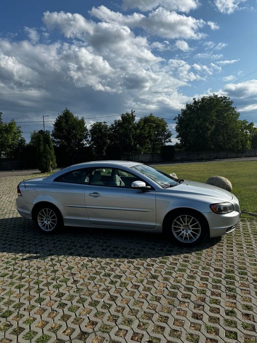 De vanzare o frumoasa masina Volvo cabrio 3750€