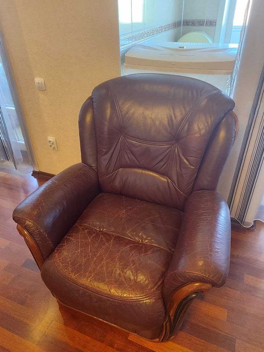 Комплект кожаных диванов