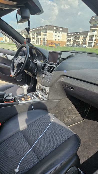 Vând Mercedes-Benz Clasa C 220 CDI, nivel de echipare de top Avantgarde, an fabricație 2008.