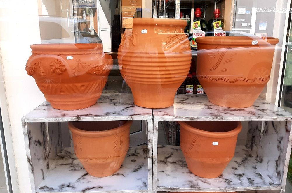 Глинени делви и саксии