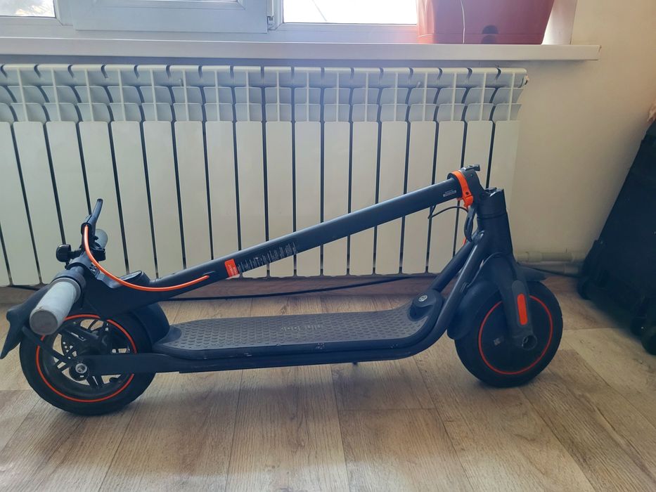 Срочна Продам электро самакат Ninеbot f40