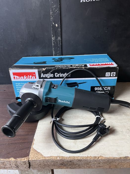 Vand flex Makita de 1400 watt (9565CR)