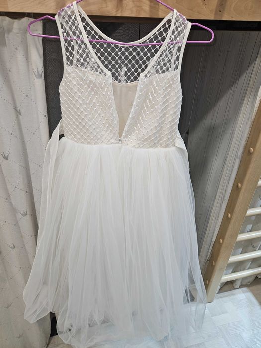 Платье праздничное.