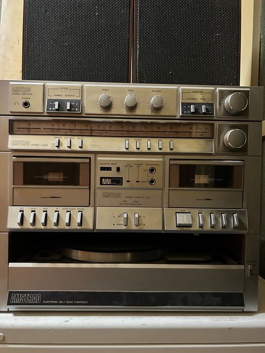 Vând sistem combină și boxe hi fi Amstrad
