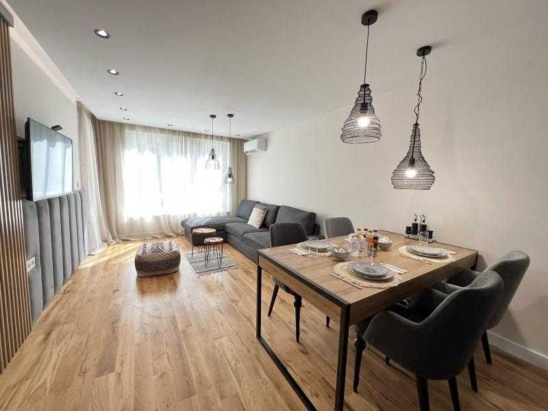 Дава се под наем Тристаен апартамент в Бургас, Център - 100 кв.м за 1275 € - Снимка #4