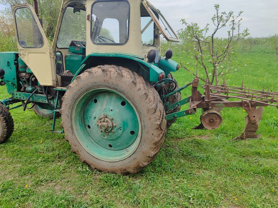 Продам юмз 6ал. Отличный трактор . На ходу.