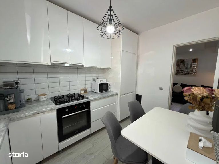 Apartament de 3 camere, 51 mp, parcare, str Sub Cetate