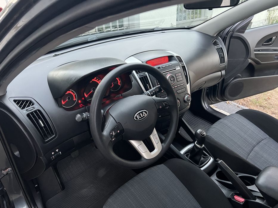 KIA CEED 1.6 Diesel 2012 E5 km Doar 123.000 impecabila