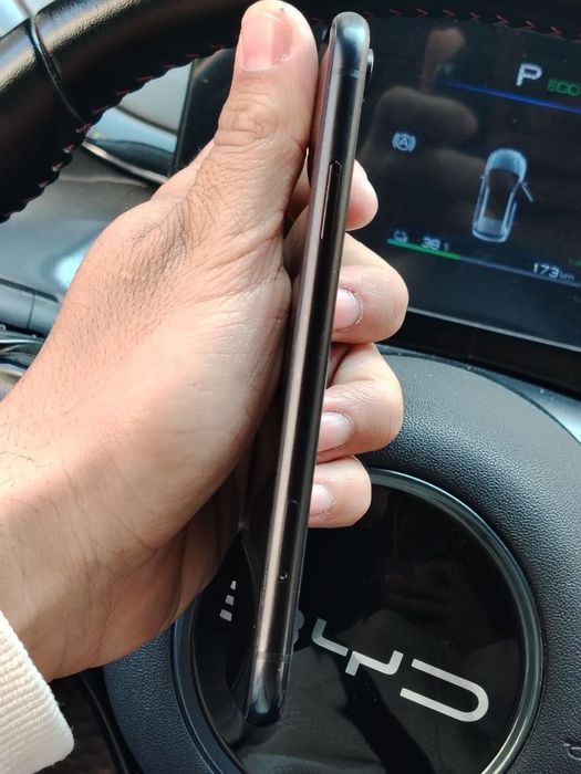 Iphone XR 64GB yaxshi holatda