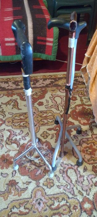 Bastoane cu 4, 3,1 picioare ajutatiare
