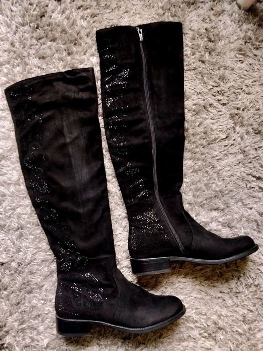 Дамски велурени чизми