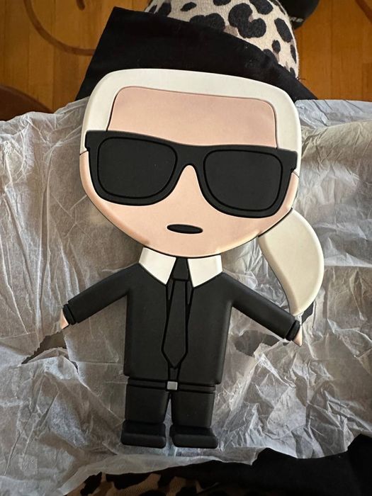 Кошелёк Karl Lagerfeld Резиновая подставка для смартфона.