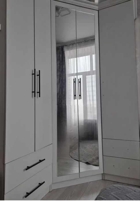 Шкаф угловой вместительный