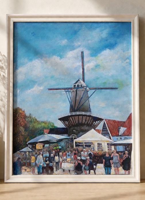 Ulei pe pânză o lucrare veche reprezentând o scenă vibrantă dintr-un târg olandez, având ca punct central o moară de vânt istorică.
Scena surprinde o