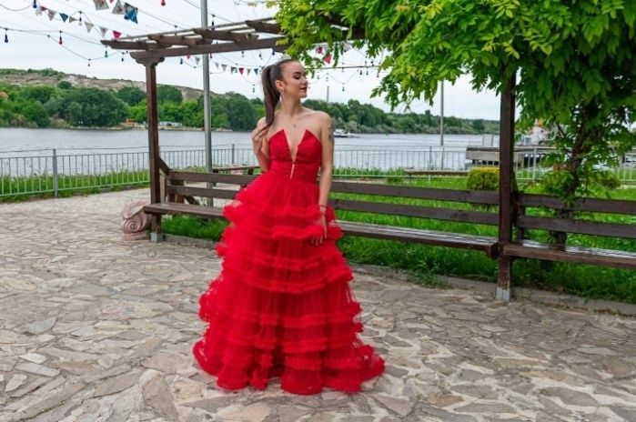 Абитуриентска рокля-подарък официални обувки