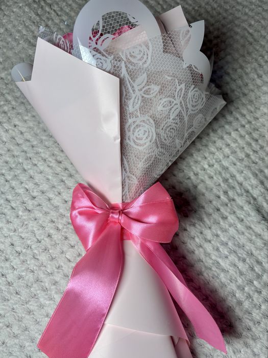 Buchet - 7 trandafiri din satin