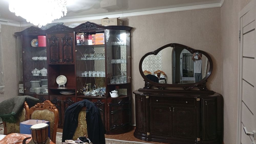 Продам стенку с комодом