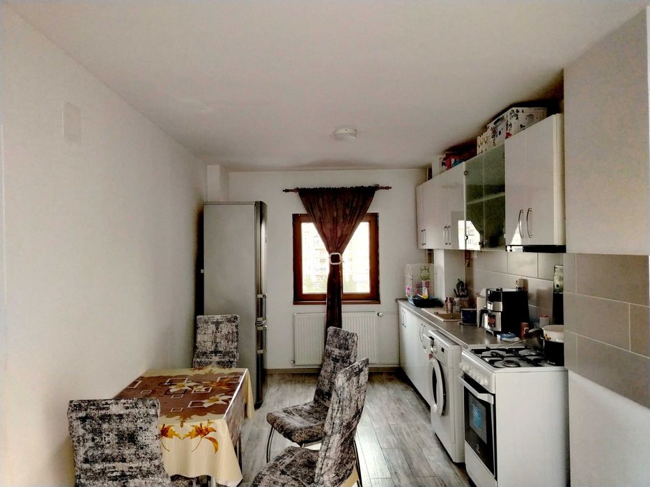 Zona centrala - vand apartament, 3 camere