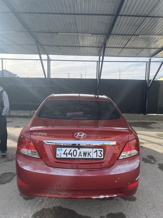 Hyundai Accent машина
