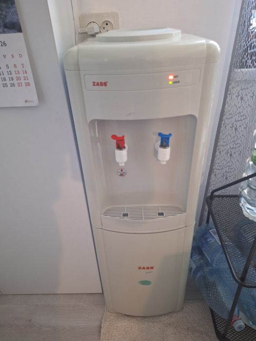 Dozator apa de podea Zass 
Dozator apa Zass ZWD 01 C, putere incalzire 550 W, putere racire 50 W, rezervor