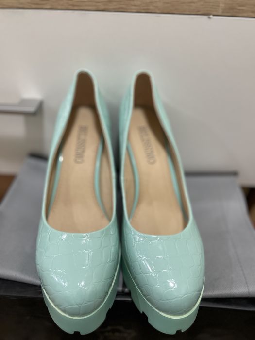 Продам женские туфли