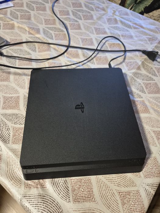 PlayStation 4 Slim + 2 оригинални джойстика + HDMI кабел