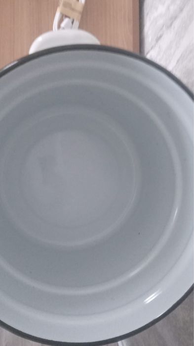 Продам кастрюлю эмалированную