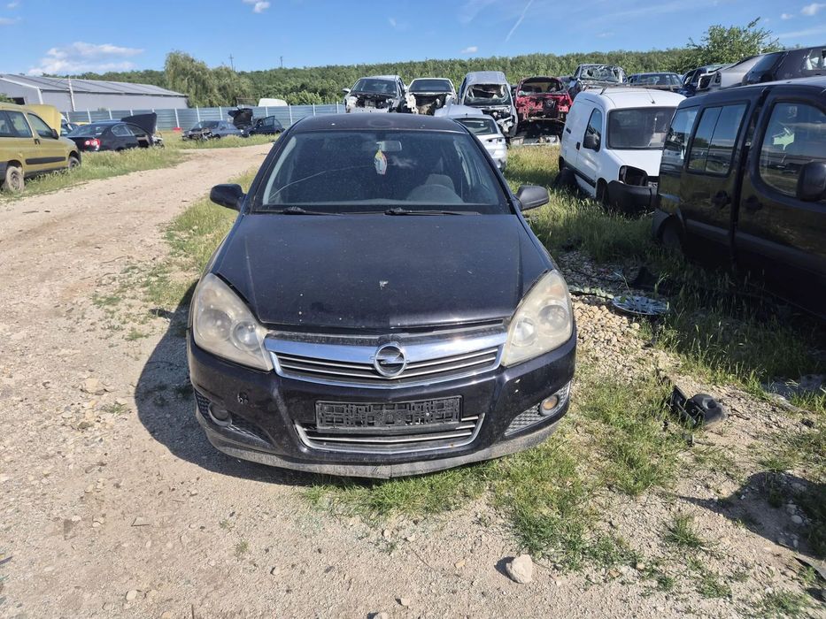 Dezmembrez Opel Astra H