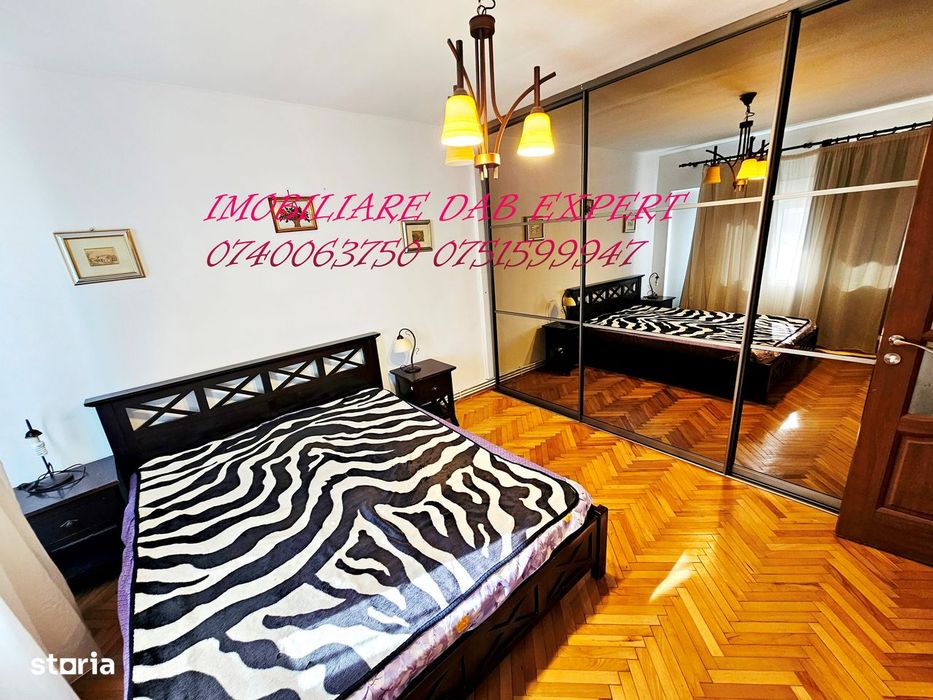 Apartament 3 camere, Centru, Galati, cu balcon