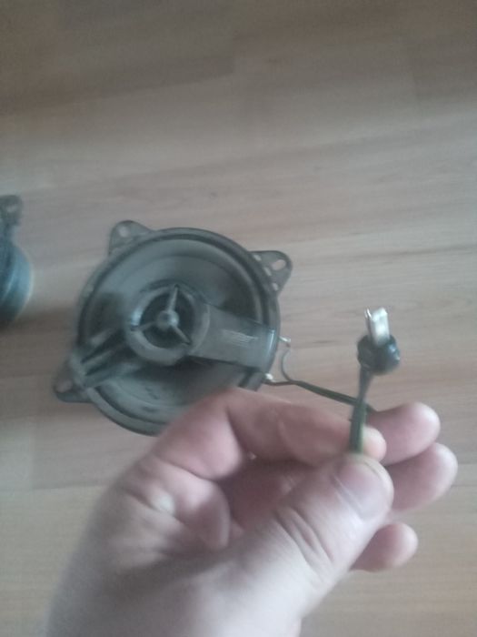 Продам колонки мерседес 124 передний