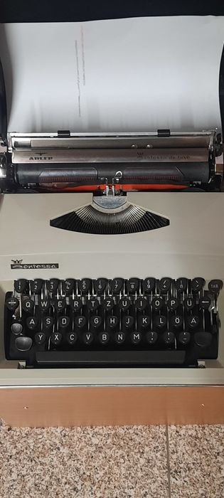 Mașină de scris Adler Contessa impecabilă