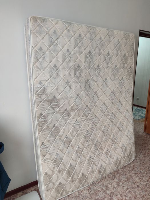 Продам матрас двухспальный 200/160..